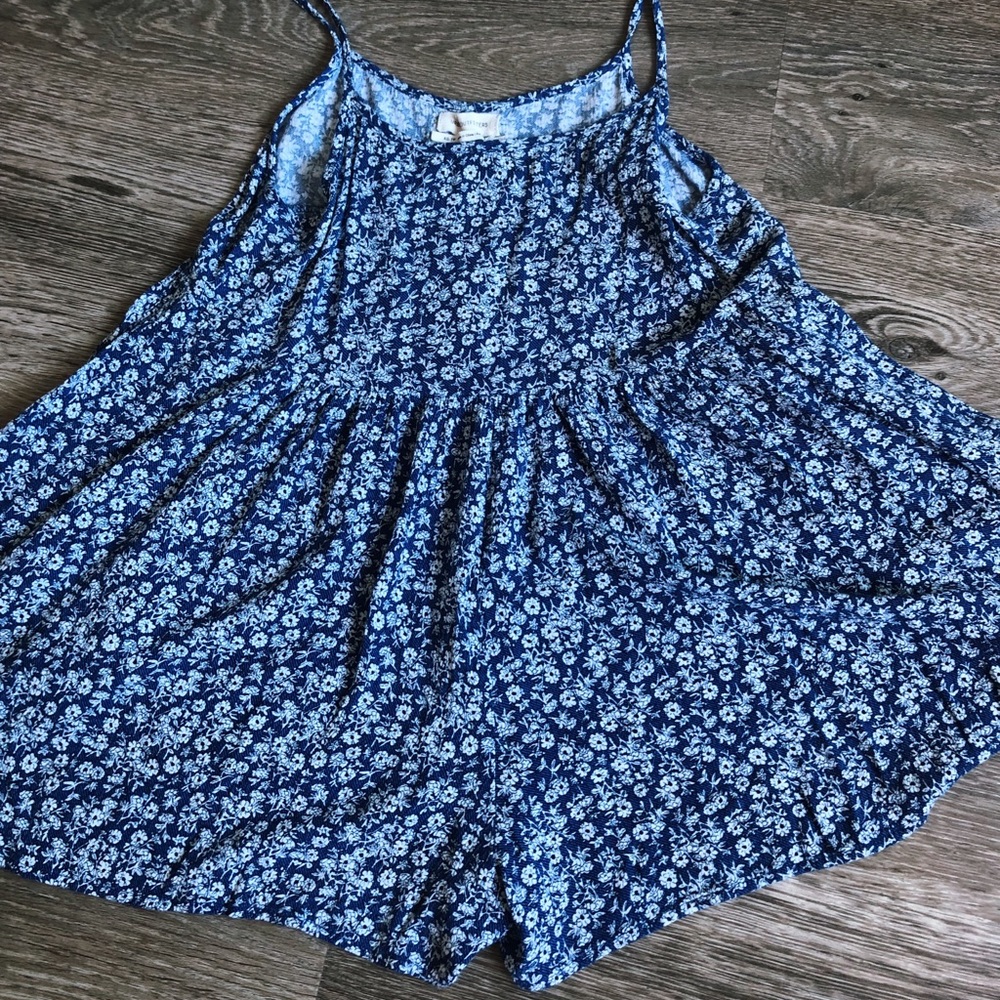 Urban Outfitters babyblue floral Romper!